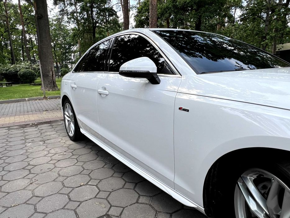 Audi A4 Quattro Premium Plus 2022 s-line