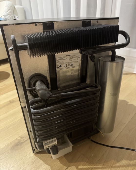 Mini lodowka barek kompresorowa szklane drzwi czarna dometic
