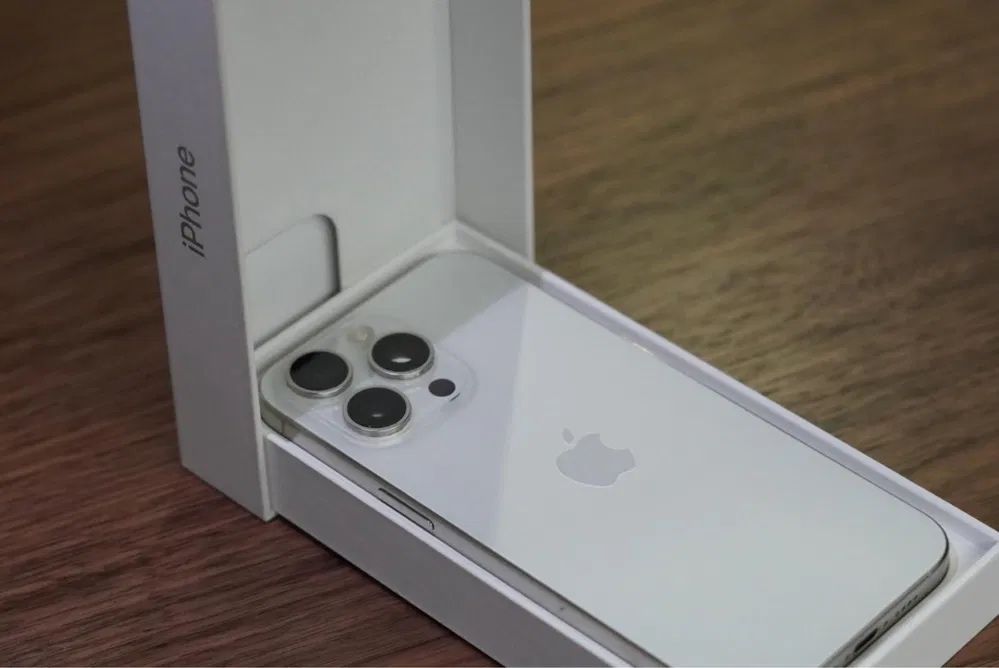 Iphone 15 pro - 256 gb - Titanio Branco - Excelente Condição