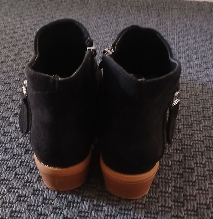 Botins em camurça