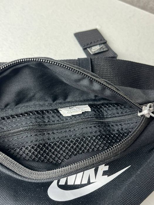 Бананка Nike на пояс