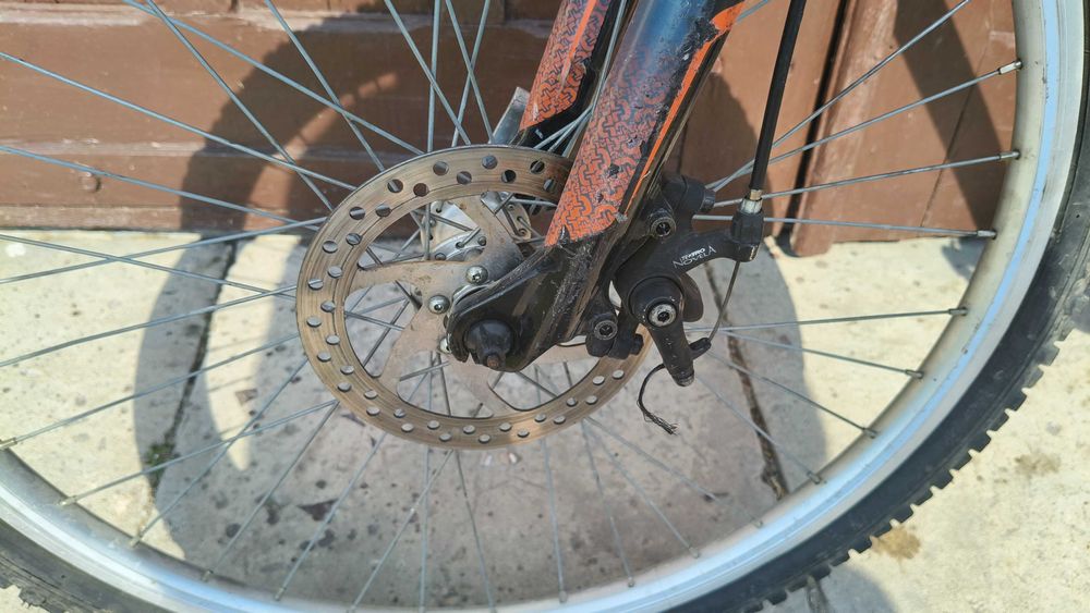 Lekki rower MTB 26” – alu rama, amortyzator, tarczówka