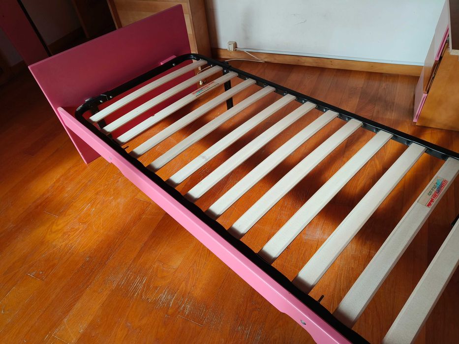 Cama de criança com colchão