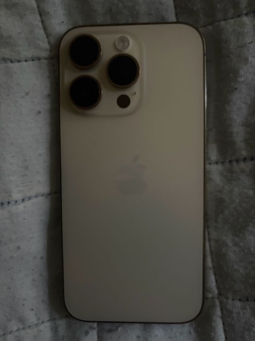 Iphone 14 Pro dourado