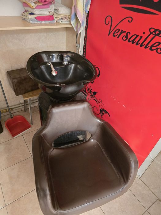 Продаєця салон краси