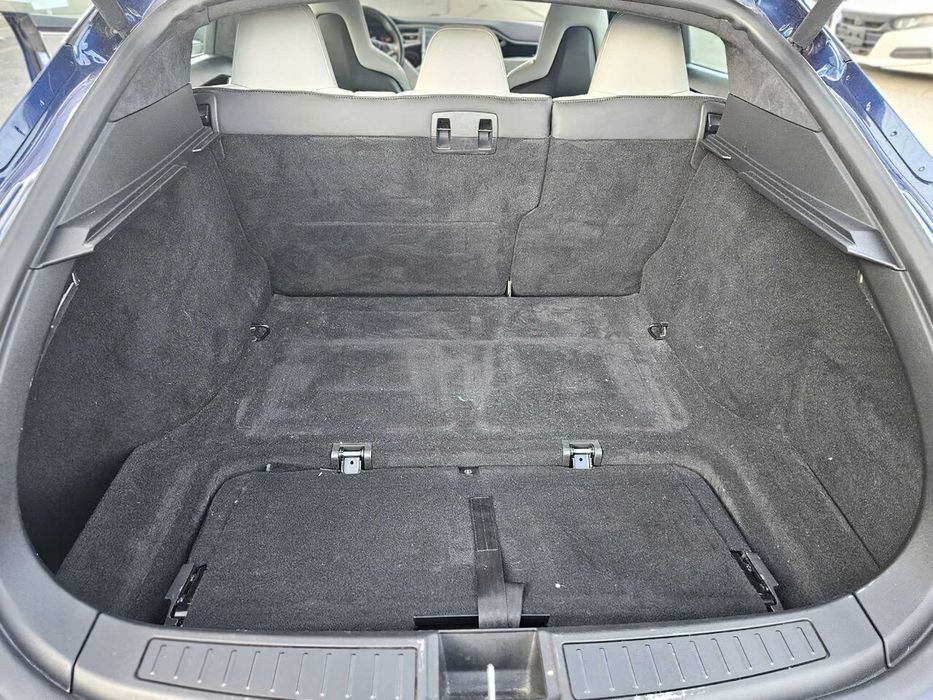 Tesla Model S 90D      2015