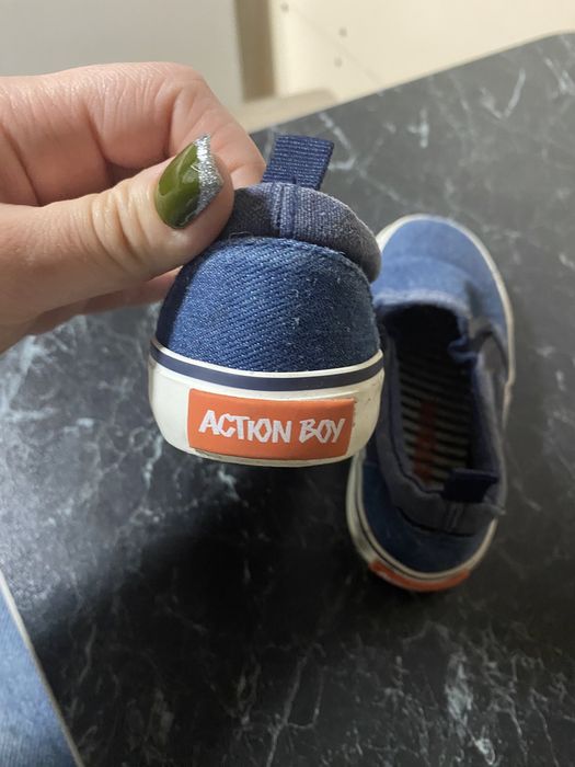 Продам кеды  2 пары