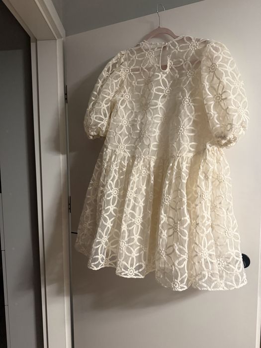 Sukienka laurella must have