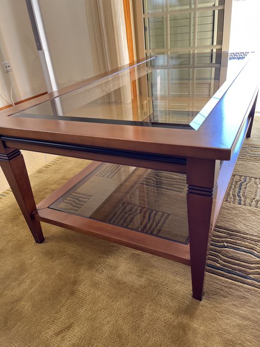 Mesa de centro cerejeira e vidro