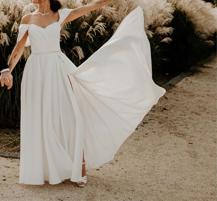 Satynowa suknia ślubna