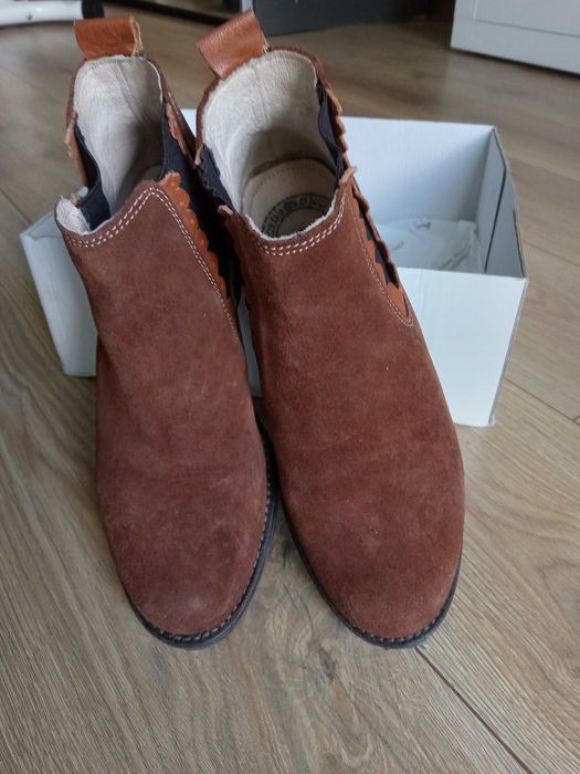 Buty za kostke ze skory zamszowej