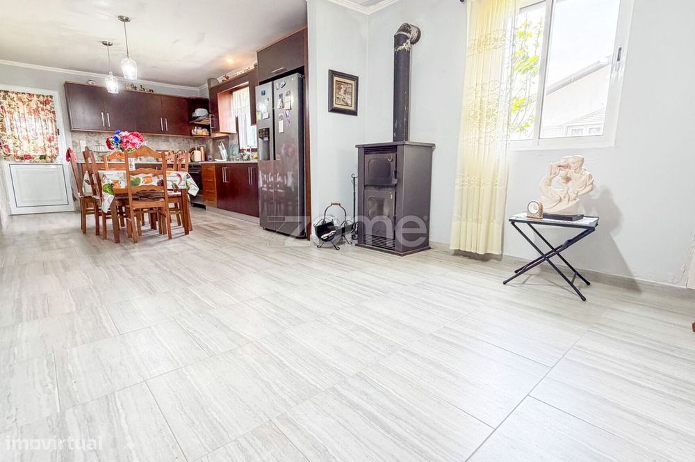 Moradia T4 Térrea com garagem e vista mar