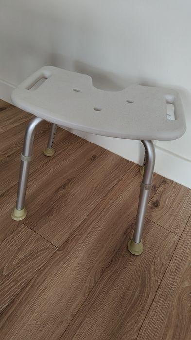 Taboret pod prysznic dla niepełnosprawnych