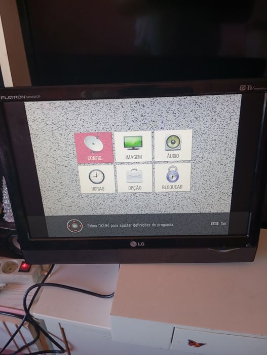 Vendo TV LG sem base