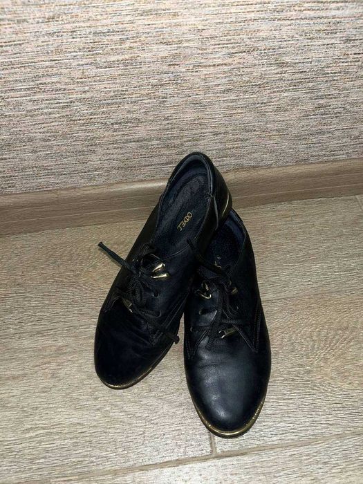 Шкіряні жіночі туфлі