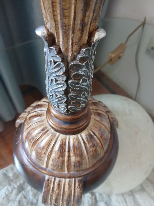Candeeiro de sala com duas velas
