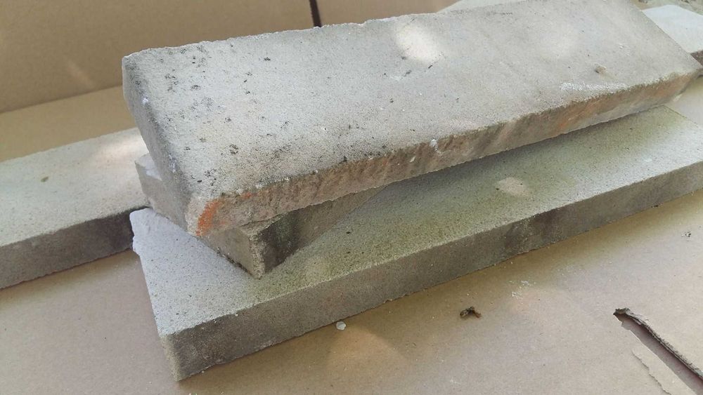 Płytki z cegły popielatej , licówki , elewacja