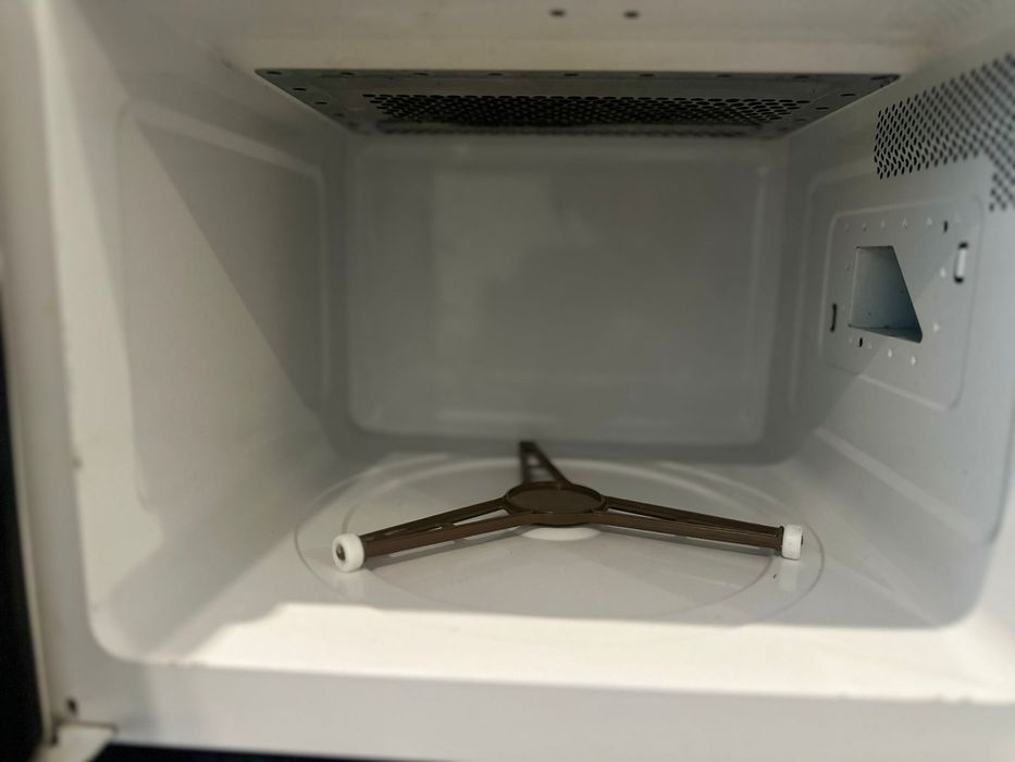 Мікрохвильова  піч Whirlpool  б/у