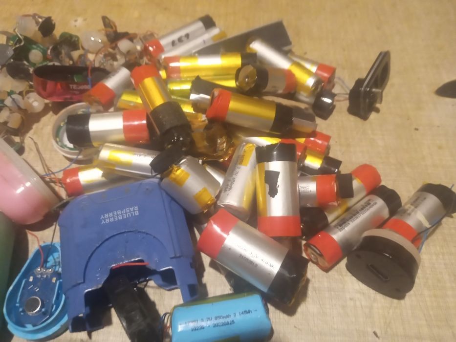 Аккумуляторы с зарядкой  30 шт.