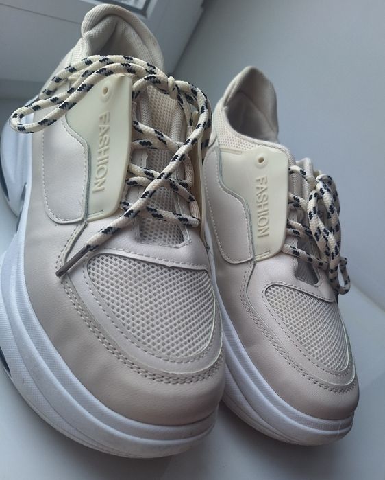 Кроссовки женские с сеточкой