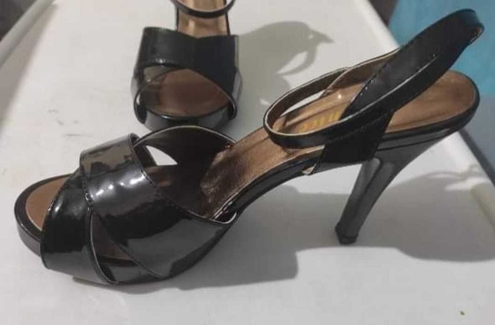 Sandálias novas n 39
