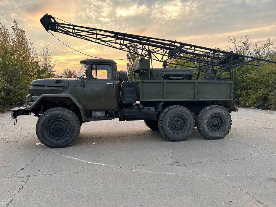 Бурова установка на базі ЗИЛ 131