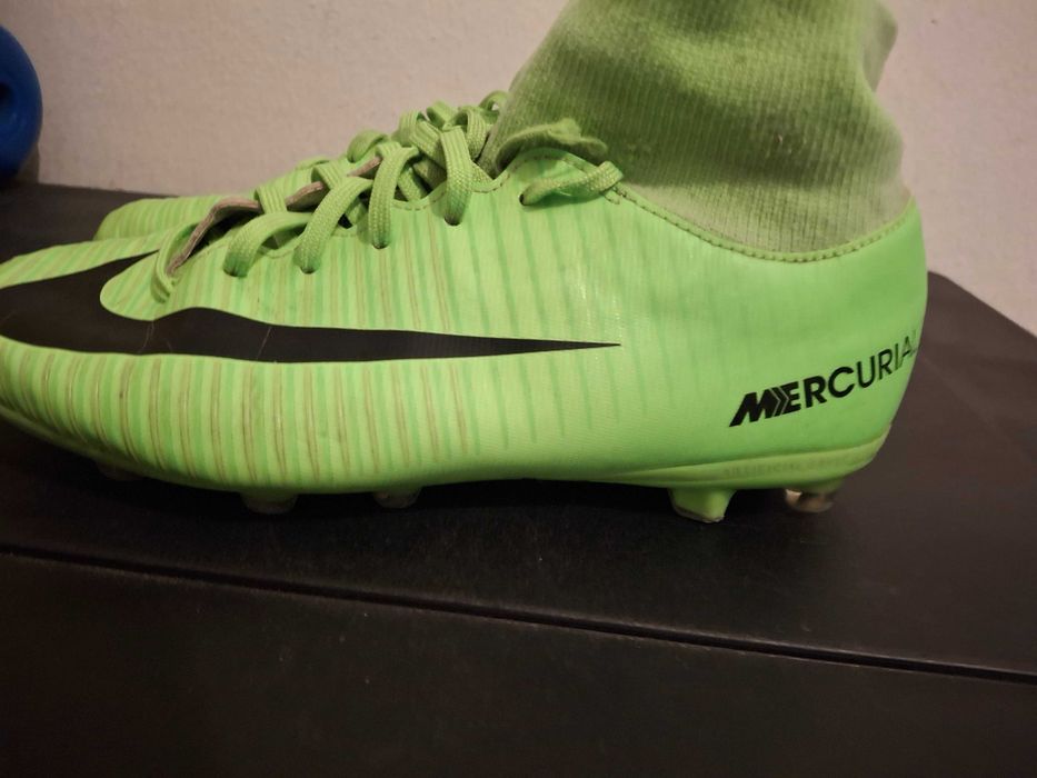 Chuteira NIKE MERCURIAL muito bem conservada