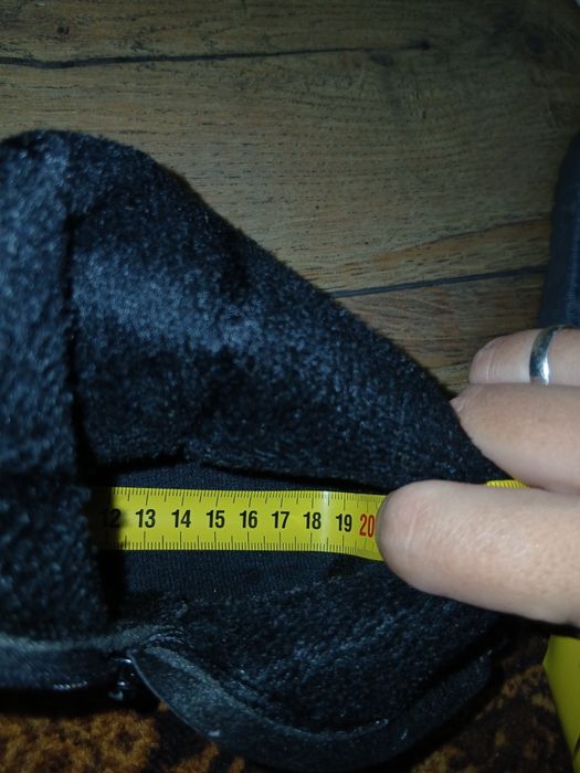 Зимове взуття на дівчинку 6-7років