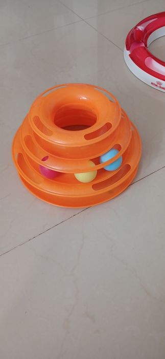 Іграшка піраміда з м'ячиками