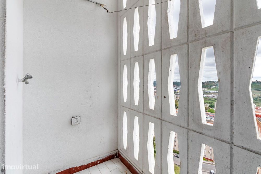 Apartamento T3+1 c/ Marquise em Santo António dos Cavaleiros