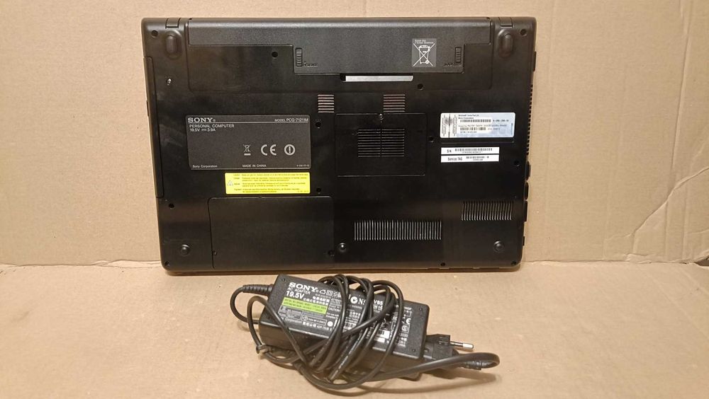 Laptop : SONY PCG-71211M i3 4GB 500HDD