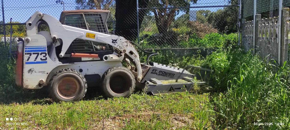 limpeza de terrenos/valas com destroçador florestal