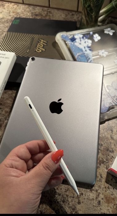 Tablet iPad Apple —PRO — Touch ID - PROCREATE