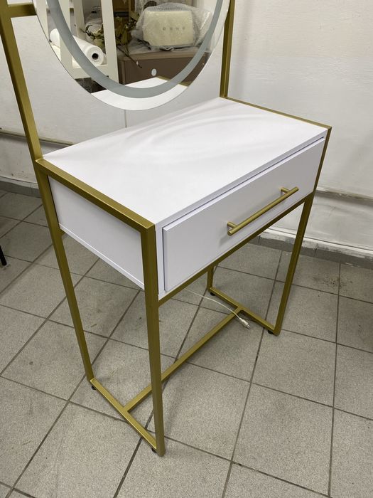 Стіл з дзеркалом та підсвіткою для салону краси, новий