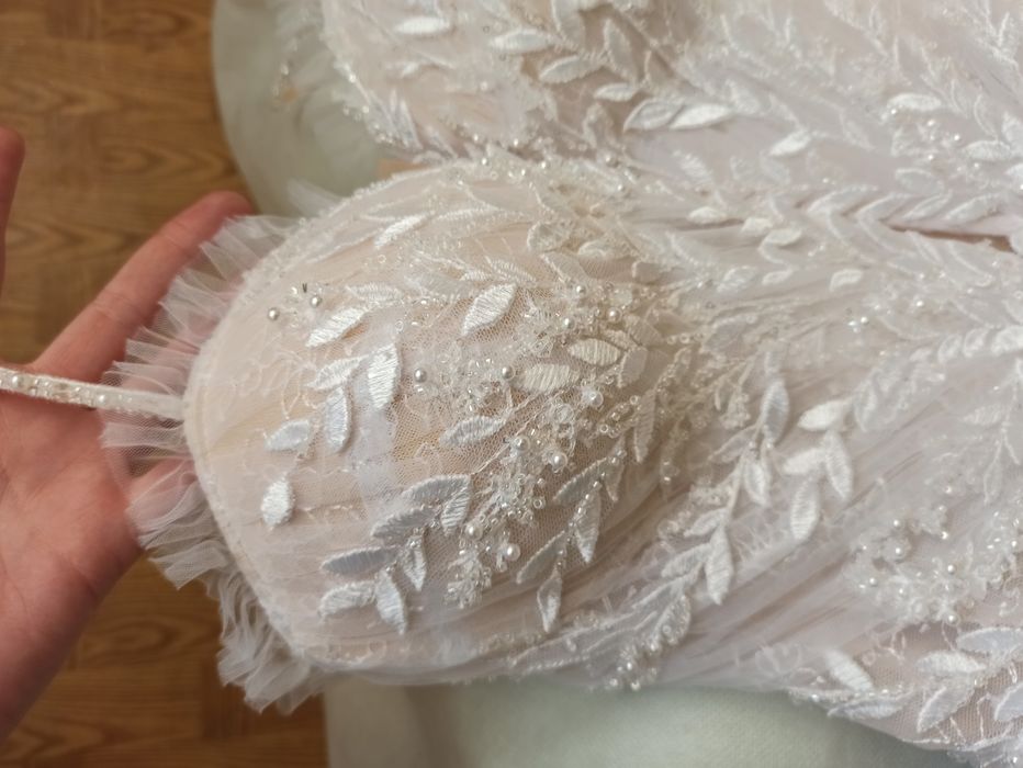 Biała suknia ślubna