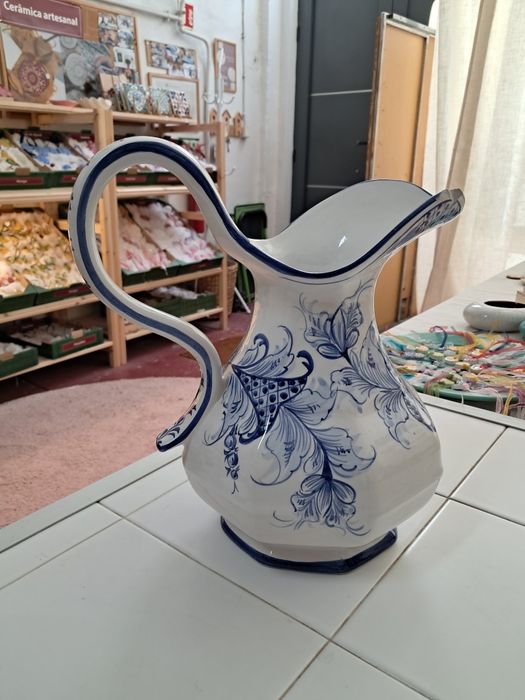 Lavatório antigo pintado à mão