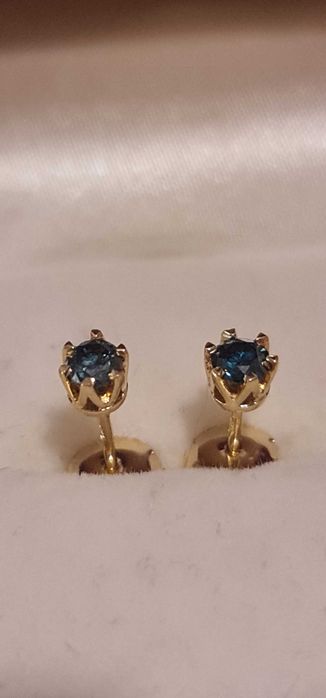 Złote kolczyki z brylantami
