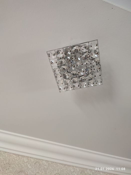 Потолочные светильники.