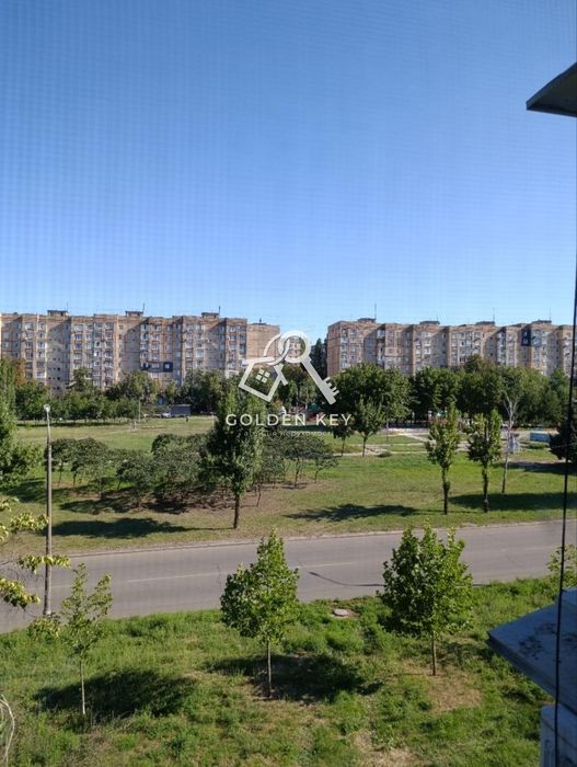 Продаж 2-кімнатної квартири на Космонавтів