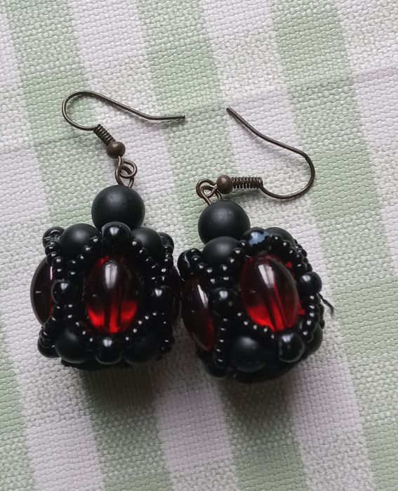 Готичні сережки з камінням