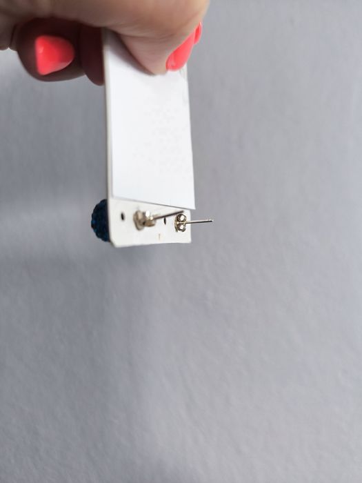 Kolczyki srebrne, granatowe cyrkonie, kulki.