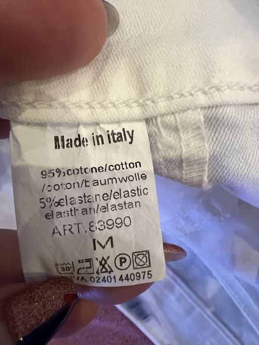 Spodenki biale w kwiatki i motylki