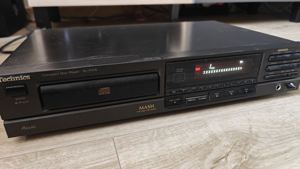 CD Player Technics SL-P370