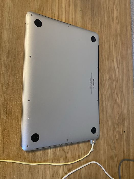 Macbook pro 2018 16/512  гарний стан+ чохол накладка