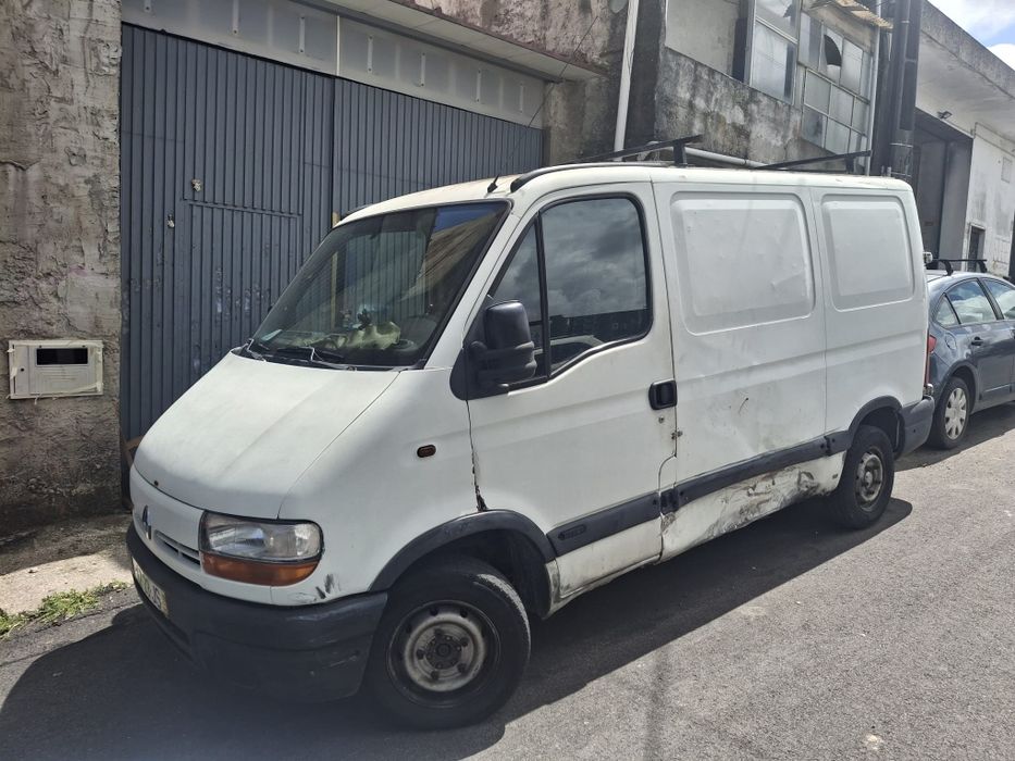 Carrinha Renault Master com revisão feita.

Do ano de 1998

Mudou em Fevereiro de 2026:
Kit de distribuição 
Alternador
Óleo 
Filtros

Está a circular