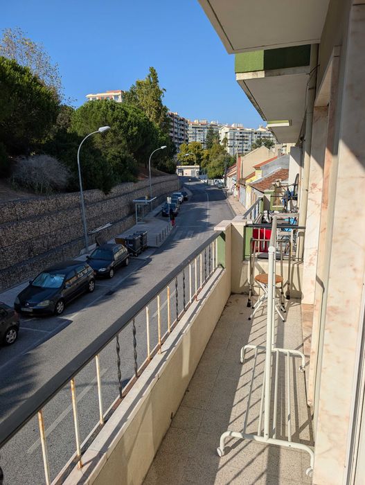 Apartamento T2 em Algés renovado cozinha semi-equipada