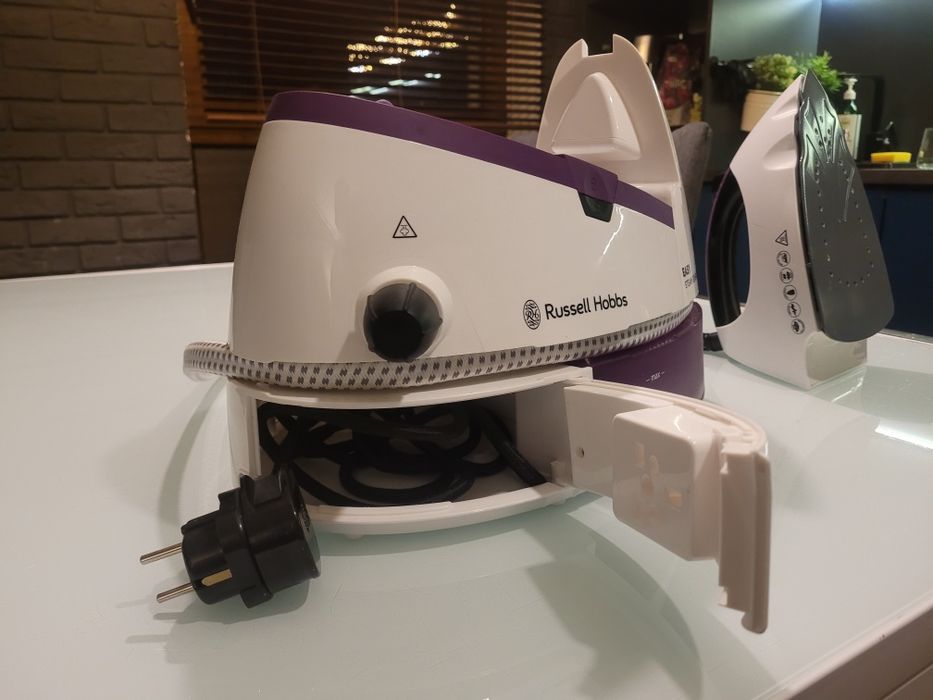 Russell Hobbs 20330 Apr 2800w 5 Bar Ceramic Slplt Easy Steam Generator