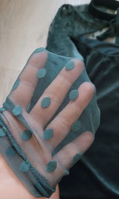 Welurowa elegancka sukienka z koronką i wiązaniem L Vero Moda