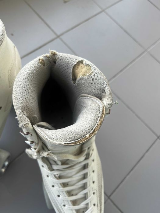 Patins de patinagem artística