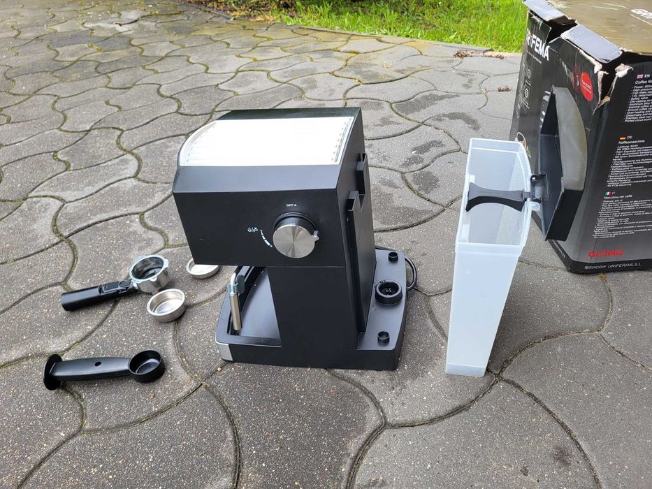 GRIFEMA GC3002 Ekspres do kawy z systemem Latte go, 1,6L nowy